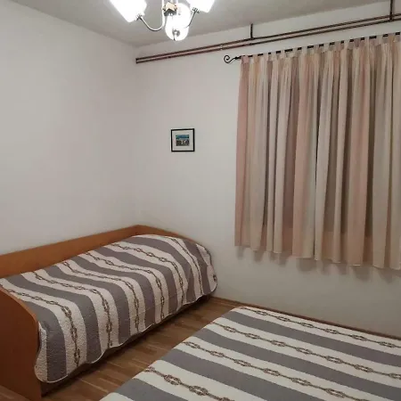 Spomenka Apartman Seline